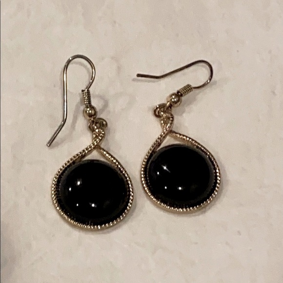 FREE WITH PURCHASE Black gold drop earrings - Picture 3 of 4